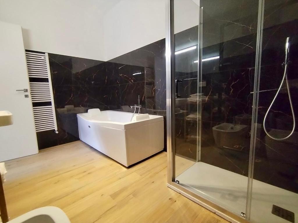 Hh Hermoso Housing Asti Eksteriør bilde